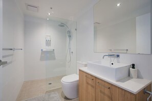 Shower, hair dryer - Contemporary 3BR Apartment with Pool and Spa (Adelaide)