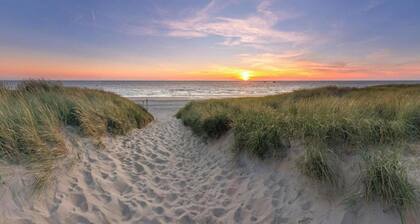 Thatched wellness villa near Texel Sea