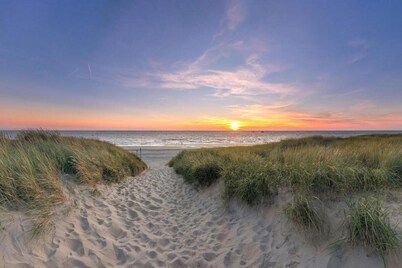 Thatched wellness villa near Texel Sea