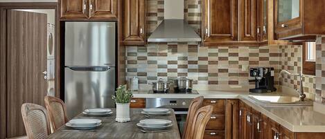 Fridge, oven, stovetop, coffee/tea maker