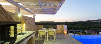 Villa in Crete with Private Pool & Beaches Nearby