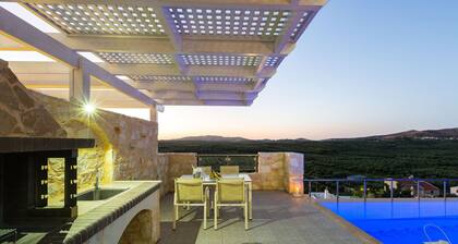 Villa in Crete with Private Pool & Beaches Nearby