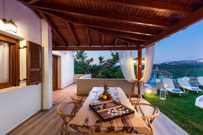 Outdoor dining - Villa in Crete with Private Pool & Beaches Nearby (Achlades)