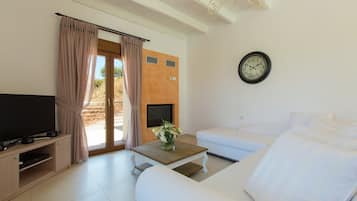 Smart-TV, Kamin, DVD-Player, Tischtennisplatte