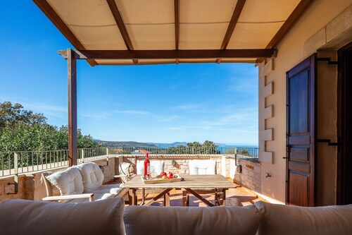 Villa in Prines with White Mountains View