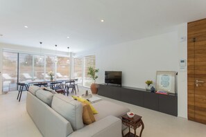 Smart TV, DVD player - Luxurious Villa with Private Pool and Garden (Kastel Stari)