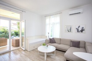 Fernseher, DVD-Player, Stereoanlage