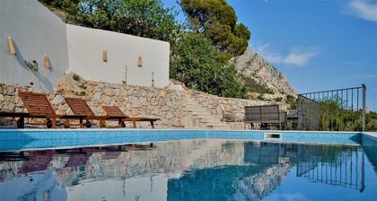 Villa in Podgora mit Pool am Strand