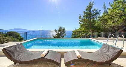 Villa in Cres mit Meerblick und Pool