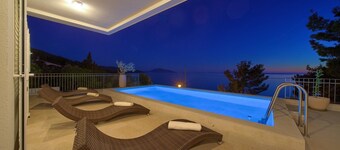 Villa in Cres with Sea Views & Pool