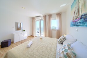 4 bedrooms, iron/ironing board, travel cot, free WiFi