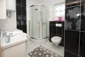 Shower - Apartment in Seget Donji with terrace (Seget Donji)