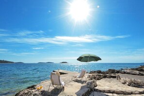 On the beach - Holiday Home Kanica by Adriatic Sea (Rogoznica, Dvornice-Kanica)