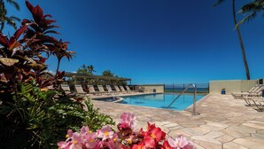 A pool area with lounge chairs and a clear blue sky. - Recent remodel - Large 1BR w/ ocean view and walk to excellent beaches/eateries (Kihei)