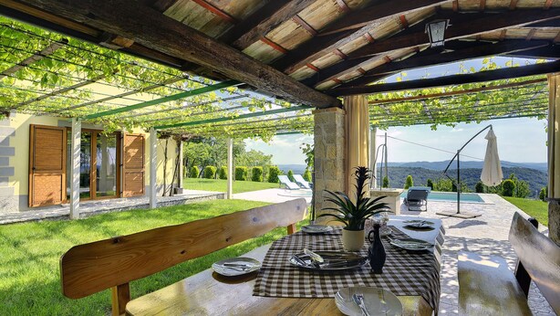 Outdoor dining - Villa in Lupoglav with Pool near the Sea (DOLENJA VAS (LUPOGLAV))