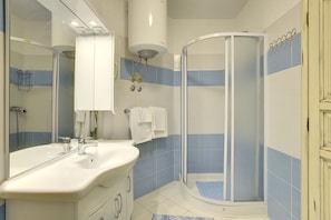 Combined shower/tub, hair dryer, bidet