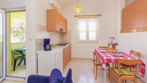Dining - Apartment in Premantura with Seaview Balcony (Premantura)