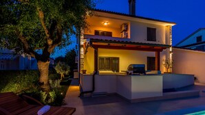Terrace/patio - Holiday Home in Pula near Beach & Pool (Pula)