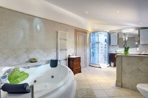 Dusche, Whirlpool, Bidet