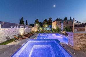 Pool - Villa in Pula with Pool near Roman Arena (Valtura)