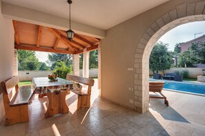 屋外ダイニングエリア