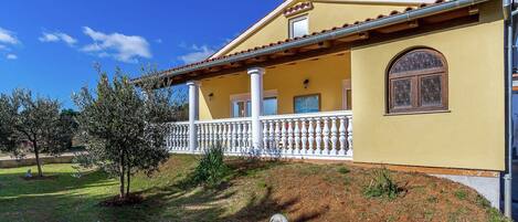 المنشأة من الخارج