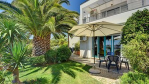 Terrace/patio - Airconditioned studio apartment with seaview (Medulin)