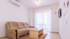 Living area - Apartment in Medulin with Balconies (Medulin)