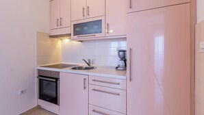 Fridge, oven - Apartment in Medulin with Balconies (Medulin)
