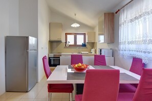 Dining - Holiday Home in Medulin near Beach (Medulin)