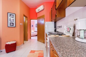 Fridge, oven, coffee/tea maker