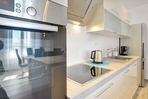 Kühlschrank, Mikrowelle, Ofen, Geschirrspüler