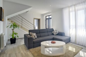 Smart TV, DVD player - Holiday Home in Ližnjan near the Beach (Ližnjan)