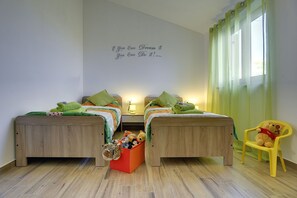 2 bedrooms, iron/ironing board, free WiFi