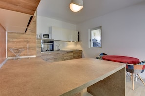Fridge, oven, stovetop, dishwasher - Holiday Home in Ližnjan with Pool near Beach (LIŽNJAN)