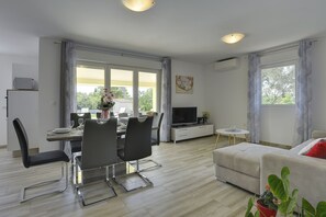 Smart-TV, Tischtennisplatte