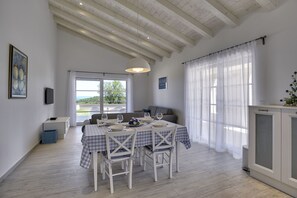 Dining - Holiday Home in Kavran near the Sea (Kavran)