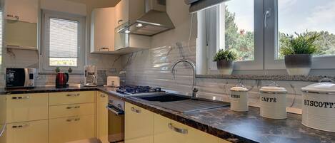 Fridge, microwave, oven, stovetop