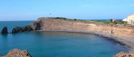 Plage, chaises longues