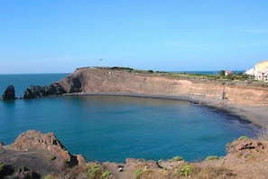 Na praia, espreguiçadeiras 