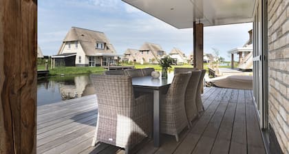 Villa in Tjeukemeer with Sauna