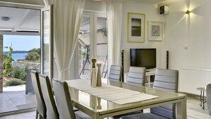 Dining - Villa in Peroj near the Sea with Terrace (Peroj)