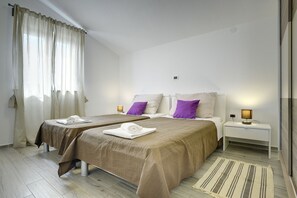 4 bedrooms, iron/ironing board, free WiFi
