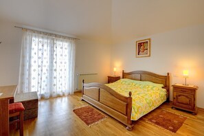4 Schlafzimmer, Bügeleisen/Bügelbrett, kostenloses WLAN