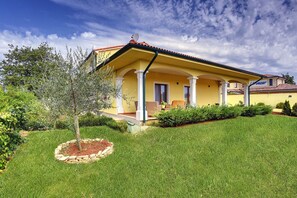 Exterior - Villa in Marmajola with Private Pool (VODNJAN)