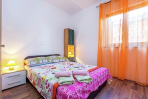 6 bedrooms, free WiFi - Holiday Home in Galizana with Private Pool (Galižana)