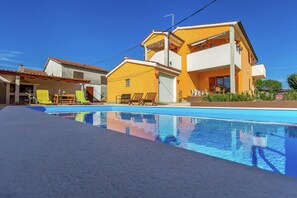 Pool - Holiday Home in Galizana with Private Pool (Galižana)