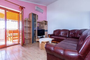 Smart TV, fireplace - Holiday Home in Galizana with Private Pool (Galižana)