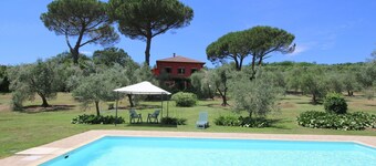 Villa near Lake Bracciano with Pool