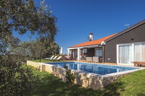 Pool - Villa in Rovinj with Pool & Bubble Bath (Rovinjsko Selo)